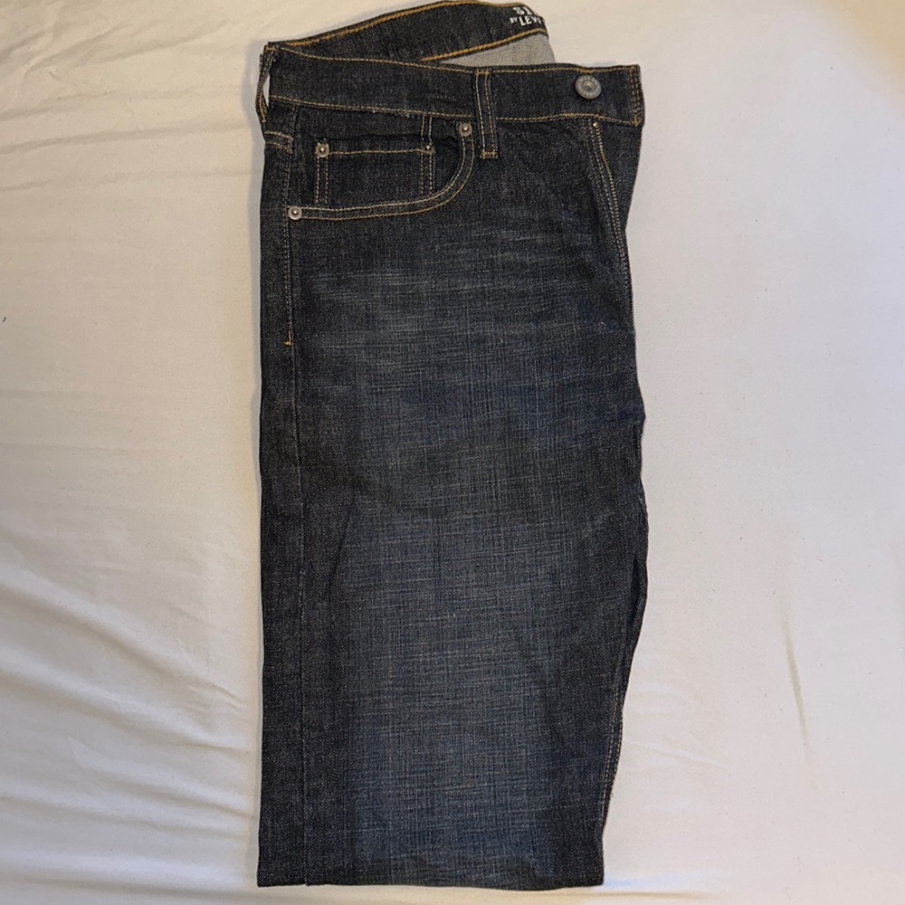 Levi jeans pants in washed blue. Size W32 x L34. Worn but in good condition